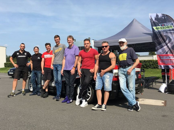 die versammelte Mannschaft